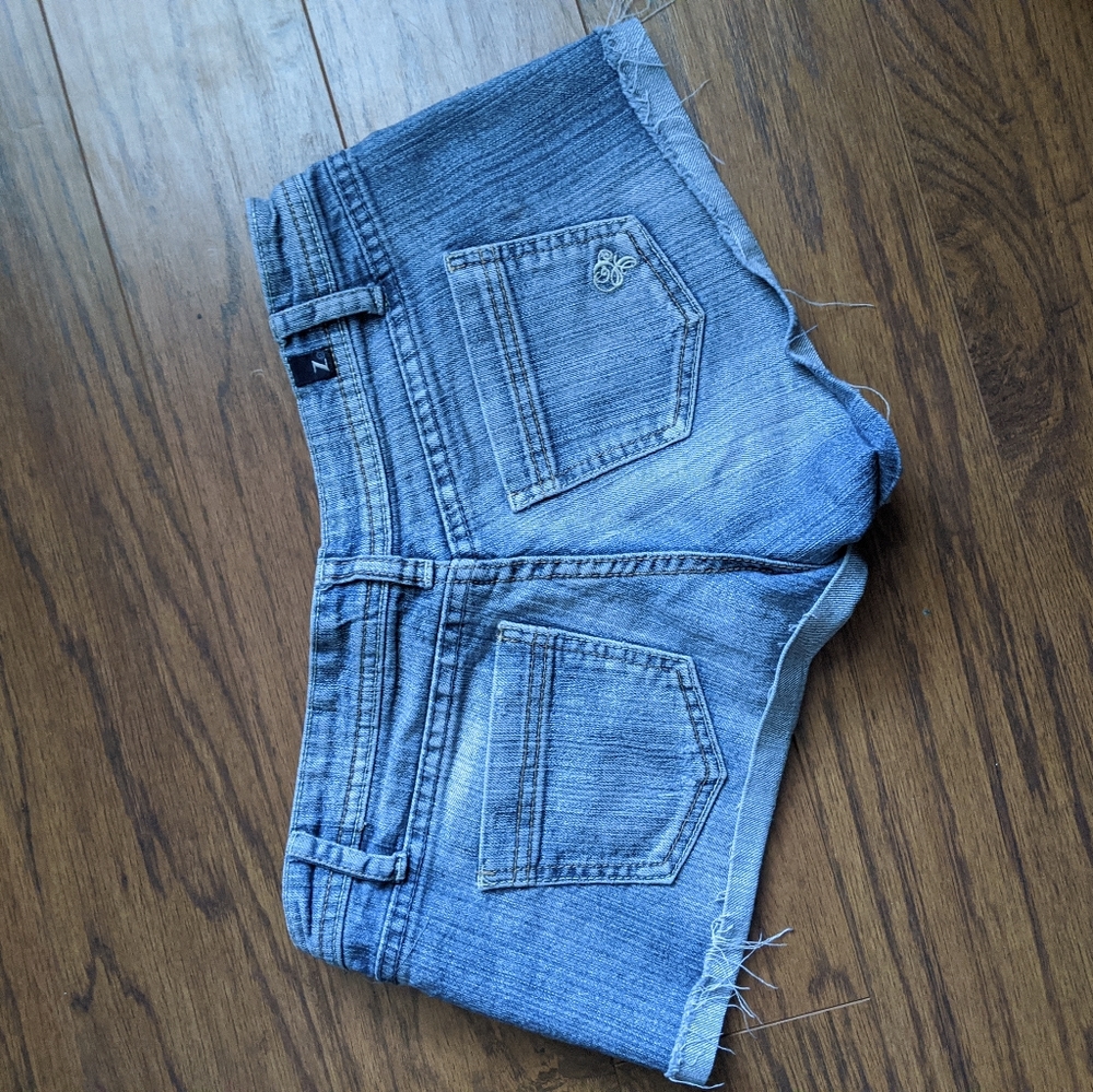 Jean shorts - Picture 2 of 3
